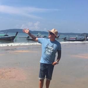 Meet your Posher, Tom